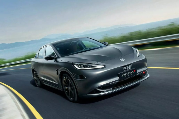 Hiện chưa rõ những mẫu xe Arcfox được Hyundai sản xuất tại nhà máy liên doanh nhưng một trong số đó có thể sẽ là mẫu sedan Alpha-S. Mẫu xe này được giới thiệu lần đầu tiên vào năm 2021 và là chiếc xe điện đầu tiên được hỗ trợ bởi công nghệ Huawei.