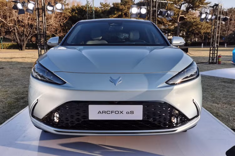 Thị trường xe điện của Trung Quốc đang trở nên cạnh tranh hơn, các mẫu xe mới được sản xuất trong nước từ các thương hiệu như BYD, NIO và Li Auto hiện đang chiếm thị phần từ các nhà sản xuất ôtô truyền thống thống trị một thời.