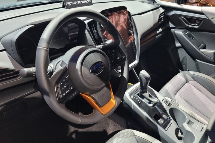 Tất cả những trang bị này giúp biến Subaru Crosstrek Wilderness 2024 thành cỗ máy off-road nhỏ gọn nhưng không kém phần ấn tượng. "Trái tim" của xe là khối động cơ Boxer 4 xi-lanh, dung tích 2.5L tương tự bản thường. 