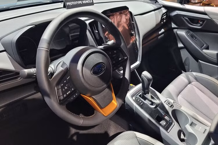 Tất cả những trang bị này giúp biến Subaru Crosstrek Wilderness 2024 thành cỗ máy off-road nhỏ gọn nhưng không kém phần ấn tượng. "Trái tim" của xe là khối động cơ Boxer 4 xi-lanh, dung tích 2.5L tương tự bản thường. 