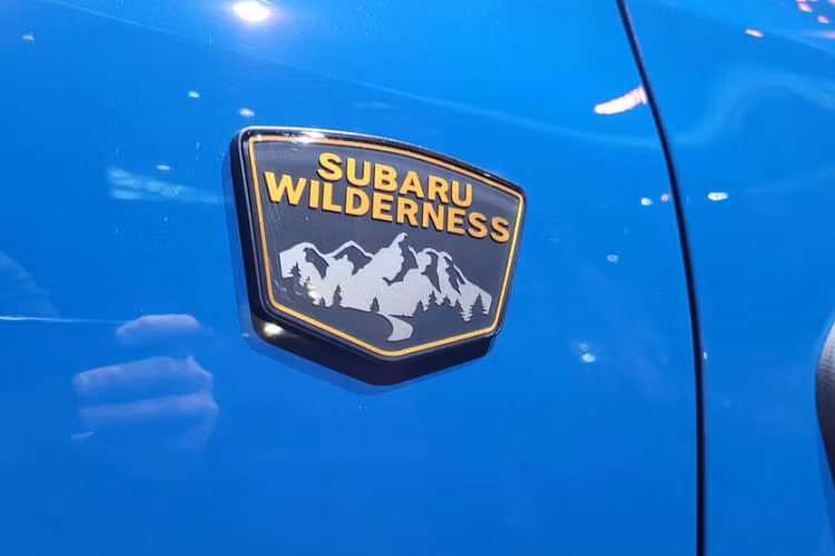 Nói cách khác, người dùng có thể lắp lều cỡ lớn trên nóc của mẫu SUV cỡ B này. Không chỉ có thêm những trang bị mang hơi hướng off-road, Subaru Crosstrek Wilderness 2024 còn được trang bị hệ dẫn động 4 bánh toàn thời gian tiêu chuẩn và gầm cao 240 mm nhờ lò xo cũng như giảm xóc dài hơn.