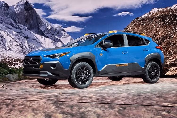 Crosstrek là mẫu xe thứ 3 của Subaru có phiên bản Wilderness, sau Outback và Forester. Tương tự 2 đàn anh, mẫu xe SUV Subaru Crosstrek Wilderness 2024 cũng được thiết kế theo phong cách việt dã hầm hố hơn.