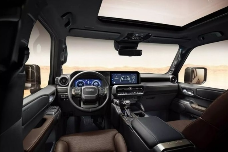 Dự kiến, những chiếc xe đầu tiên sẽ được bàn giao đến tay khách hàng Đức vào quý III/2024. Land Cruiser 2024 tại thị trường Châu Âu được phát triển dựa trên nền tảng khung gầm toàn cầu GA-F của Toyota.