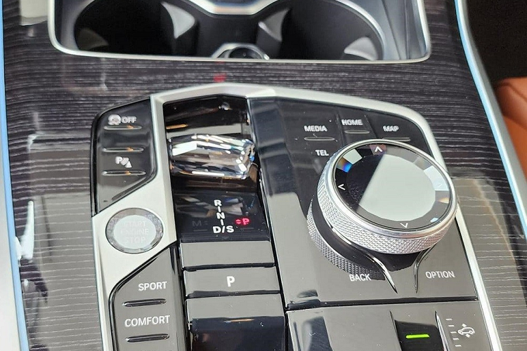 Nếu có sự hỗ trợ của công nghệ mild hybrid 48V, động cơ này có thể đạt mô-men xoắn cực đại 540 Nm. Động cơ kết hợp với hệ dẫn động 4 bánh toàn thời gian xDrive, cho phép xe tăng tốc từ 0-96 km/h trong 5,6 giây. 