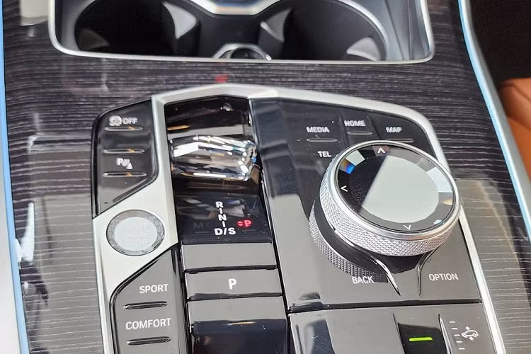 Nếu có sự hỗ trợ của công nghệ mild hybrid 48V, động cơ này có thể đạt mô-men xoắn cực đại 540 Nm. Động cơ kết hợp với hệ dẫn động 4 bánh toàn thời gian xDrive, cho phép xe tăng tốc từ 0-96 km/h trong 5,6 giây. 