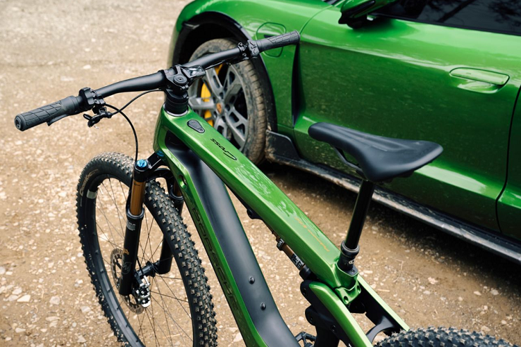 Theo mức giá này, Cross Performance và Cross Performance EXC đang là xe đạp đắt nhất của dòng Porsche eBike, trong đó có eBike Sport và eBike Cross.