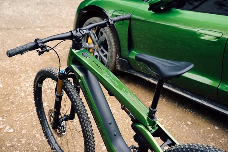 Theo mức giá này, Cross Performance và Cross Performance EXC đang là xe đạp đắt nhất của dòng Porsche eBike, trong đó có eBike Sport và eBike Cross.