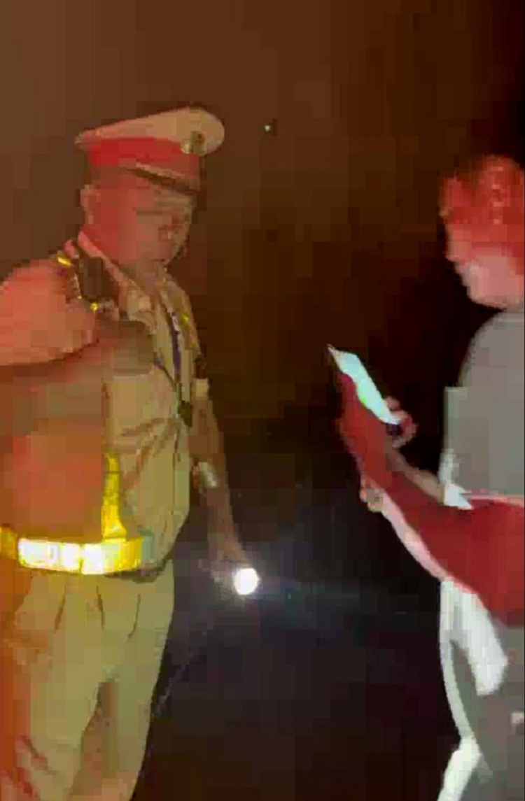 Dak Nong: Bat khan cap lai xe giat bang ten cua CSGT