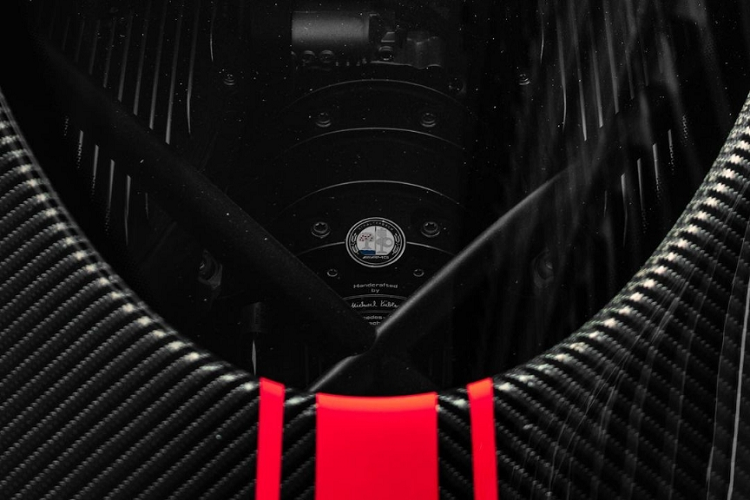 Đặc biệt hệ thống treo cải tiến với chế độ “Soft Driving” mới nhằm tăng sự thoải mái khi di chuyển trong phố. Được biết, có tổng cộng 20 chiếc Pagani Huayra BC được sản xuất. Phiên bản mui trần Huayra Roadster BC có số lượng lên đến 40 chiếc.