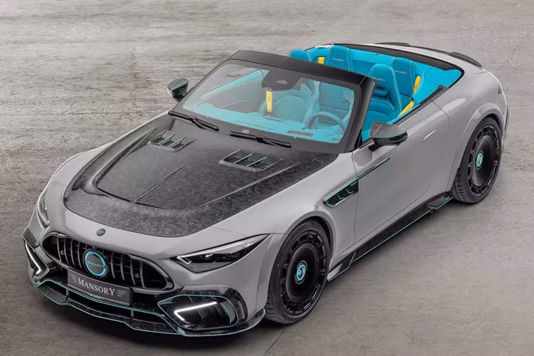 Gói nâng cấp này đã từng được Mansory tiết lộ vào đầu năm 2023, tức là chỉ ít lâu sau khi dòng SL-Class thế hệ mới chính thức ra mắt. Tuy nhiên phải đến khi được ứng dụng vào xe thực tế, toàn bộ ý tưởng của Mansory mới thể hiện đầy đủ, cho thấy sự cải tiến vượt trội so với thiết kế nguyên bản mà đội ngũ Mercedes-AMG dành cho mẫu SL 63.