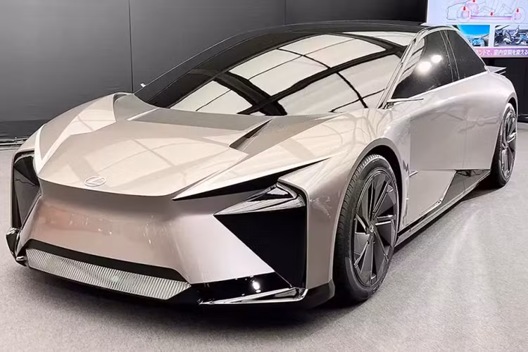 Xe dùng khung gầm mới dành cho ôtô điện và cấu trúc mô-đun tạo ra bằng công nghệ đúc giga casting tương tự Tesla. Nhờ đó, phần thân vỏ của mẫu xe concept này được chia thành 3 phần chính là trước, giữa và sau. Công nghệ đúc giga casting cho phép phần trước và sau của Lexus LF-ZC có cấu trúc độc lập với nhau, từ đó tích hợp pin mới nhanh hơn.