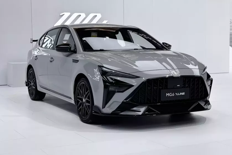 Tại triển lãm ô tô Quảng Châu 2023, có rất nhiều mẫu xe hot của nhiều hãng được trưng bày, 1 trong số đó có MG6 X-Line 2024 mới, chiếc sedan hạng C cỡ lớn hơn MG5 đang bán chính hãng tại Việt Nam.