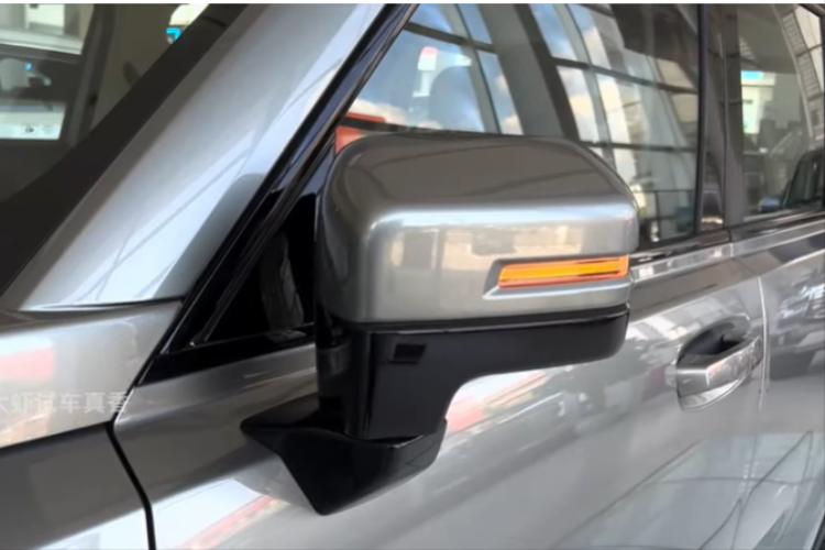 Hệ thống hybrid của xe Haval Raptor được chia thành hai phiên bản khác nhau, phiên bản 19,09Kwh-lithium iron phosphate có công suất hệ thống toàn diện 373 mã lực, mô-men xoắn 750Nm, phạm vi chạy điện thuần NEDC 102 km, hỗ trợ sạc nhanh và công suất cực đại 33kW.