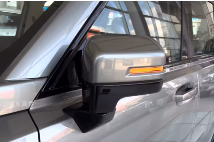 Hệ thống hybrid của xe Haval Raptor được chia thành hai phiên bản khác nhau, phiên bản 19,09Kwh-lithium iron phosphate có công suất hệ thống toàn diện 373 mã lực, mô-men xoắn 750Nm, phạm vi chạy điện thuần NEDC 102 km, hỗ trợ sạc nhanh và công suất cực đại 33kW.