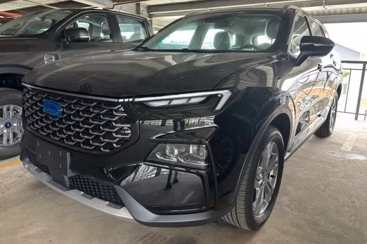 Trung thuong Ford Territory o TP HCM chao ban ngay chi 750 trieu dong