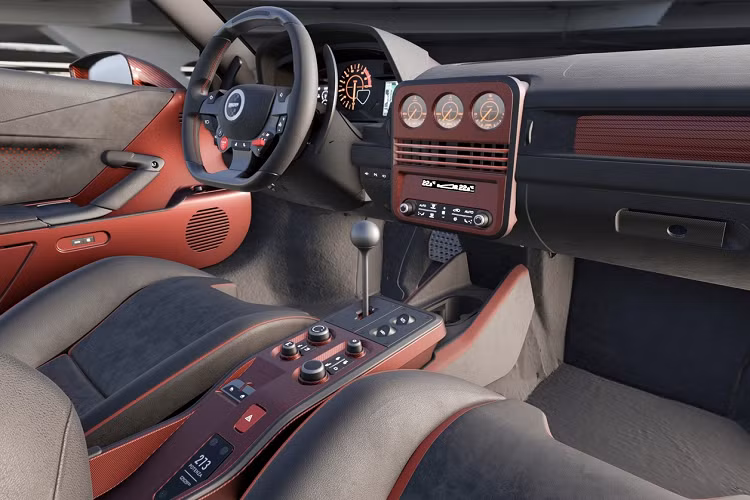 Ống xả kép, bộ khuếch tán lớn và cánh lướt gió một mảnh tạo nên hình dáng huyền thoại và mang đến cho dự án 273 Potenza chất hiện đại.