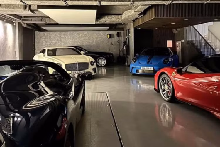 Năm 2022 vừa qua được coi là một năm khá chịu chi của đại gia Cường Đô la khi anh “mạnh tay” bỏ ra hơn 100 tỷ đồng để bổ sung vào bộ sưu tập của mình những xế sang đắt đỏ như Bentley Continental GT V8