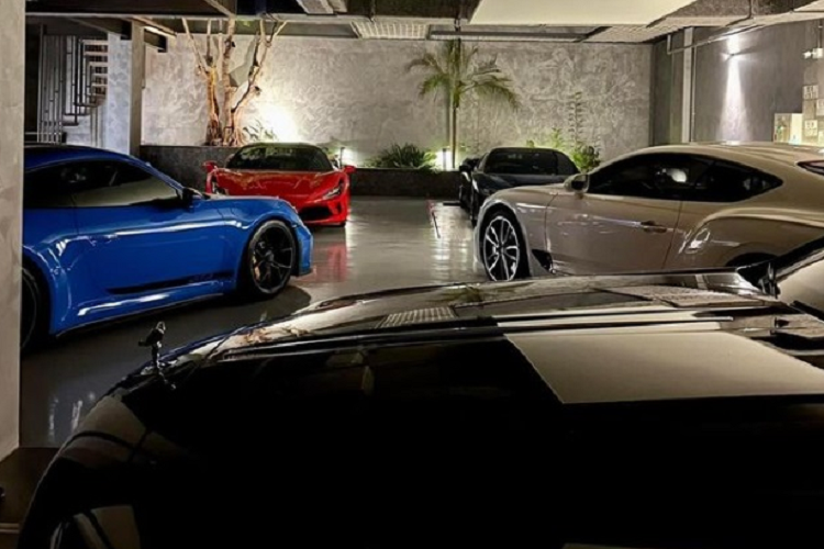 Dàn "xế hộp" bao gồm xe đua đường phố Porsche 911 GT3 thế hệ 992 của Cường Đô la, siêu xe Ferrari SF90 Spider, Mercedes-Benz S450L Luxury 2022 và Audi A8L 2022.