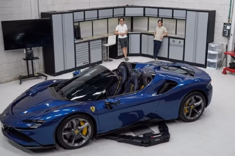 Nắm bắt xu hướng độ xe “về zin” gần đây khi nhiều trung tâm đăng kiểm siết chặt quy trình kiểm tra vấn đề an toàn của xe, garage của tay chơi siêu xe Cường Đô la còn cam kết sẽ trả xe về nguyên bản để đăng kiểm.