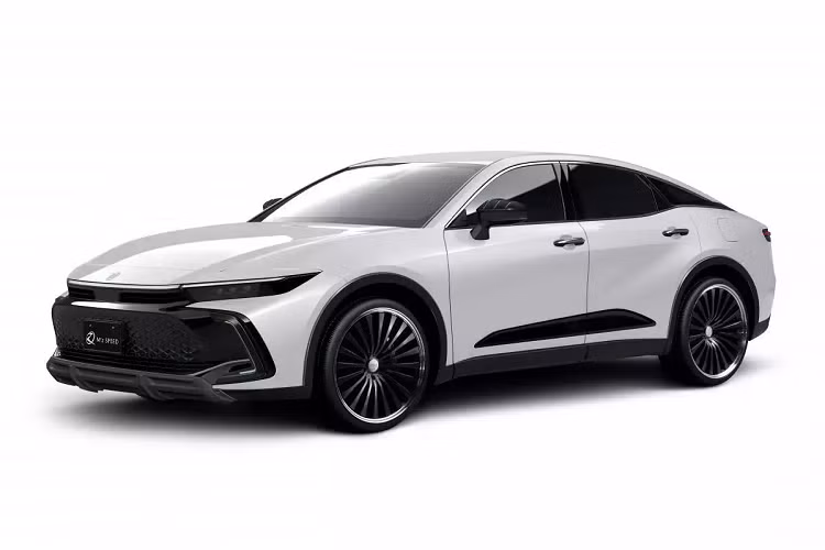 Trong các gói độ được giới thiệu, phiên bản VIP EXE đến từ Aimgain được đánh giá là tinh tế nhất trong số các phiên bản Toyota Crown độ tại Tokyo Auto Salon 2023.