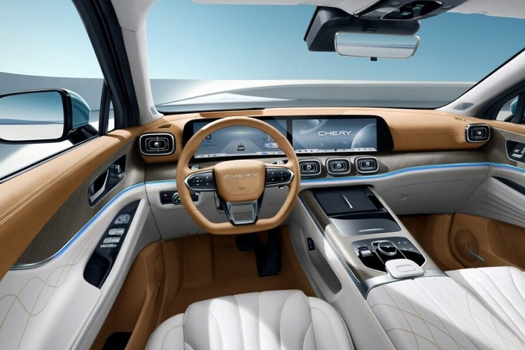 Ở sức mạnh, Tiggo 9 được trang bị động cơ xăng 4 xi-lanh, dung tích 2.0 lít, tăng áp mới với công suất tối đa 261 mã lực và mô-men xoắn cực đại 390 Nm. Động cơ được kết hợp với hộp số tự động 8 cấp có lẫy chuyển số, hệ dẫn động bốn bánh. Tốc độ tối đa là 205 km/h. Mức tiêu thụ nhiên liệu kết hợp là 7,7 lít/100 km. Mức giá xe Tiggo 9 2024 hiện vẫn là môtu ẩn số.