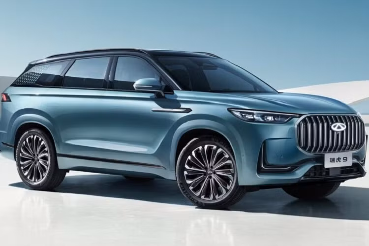 Tại thị trường Trung Quốc, hãng xe Chery vừa mới tiết lộ những hình ảnh về nội thất chiếc xe Tiggo 9 sẽ ra mắt chính thức tại Triển lãm ô tô Thượng Hải 2023 vào tháng tới và bán ra dự kiến vào tháng 5 này. Qua 1 số hình ảnh có thể thấy, chiếc Chery Tiggo 9 2024 mới thuộc bản 5 chỗ ngồi.