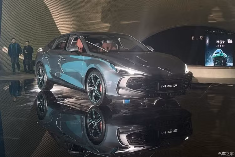 Là chiếc coupe hàng đầu đầu tiên của MG Black Label, MG7 được đánh giá nhanh là có thiết kế ngoại thất rất thể thao, trải nghiệm buồng lái sang trọng, các cấu hình như vi sai hạn chế trượt điện tử E-LSD, hệ thống treo điều khiển điện tử có thể điều chỉnh thông minh mCDC, là những điều mới mẻ lần đầu xuất hiện trên 1 chiếc xe của MG.