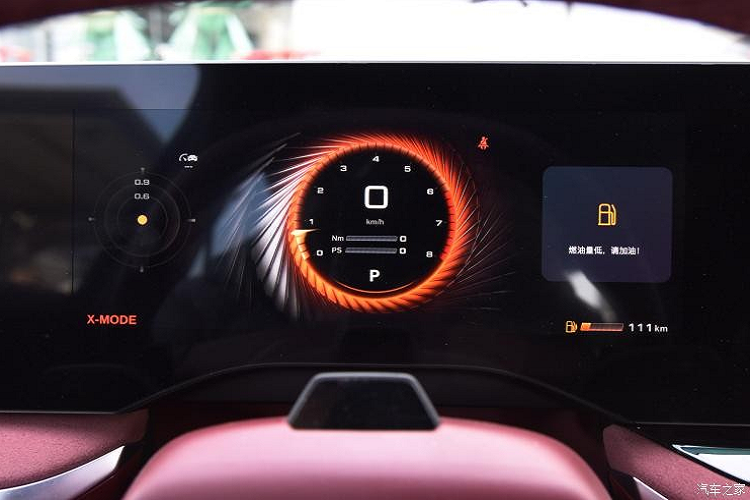 Về cấu hình thông minh, xe được trang bị hệ thống hành trình thông minh ISC, hệ thống hỗ trợ chuyển làn thông minh ALC và hỗ trợ lái thông minh NGP. Hệ thống hỗ trợ lái xe thông minh cao cấp NGP (Navigation Guided Pilot), các chức năng đỗ xe tự động cấp cao như đỗ xe tự động APA và đỗ xe tự động điều khiển từ xa RPA, có thể bao quát toàn bộ chỗ đổ xe.