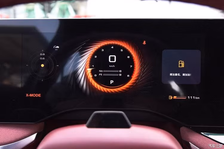 Về cấu hình thông minh, xe được trang bị hệ thống hành trình thông minh ISC, hệ thống hỗ trợ chuyển làn thông minh ALC và hỗ trợ lái thông minh NGP. Hệ thống hỗ trợ lái xe thông minh cao cấp NGP (Navigation Guided Pilot), các chức năng đỗ xe tự động cấp cao như đỗ xe tự động APA và đỗ xe tự động điều khiển từ xa RPA, có thể bao quát toàn bộ chỗ đổ xe.