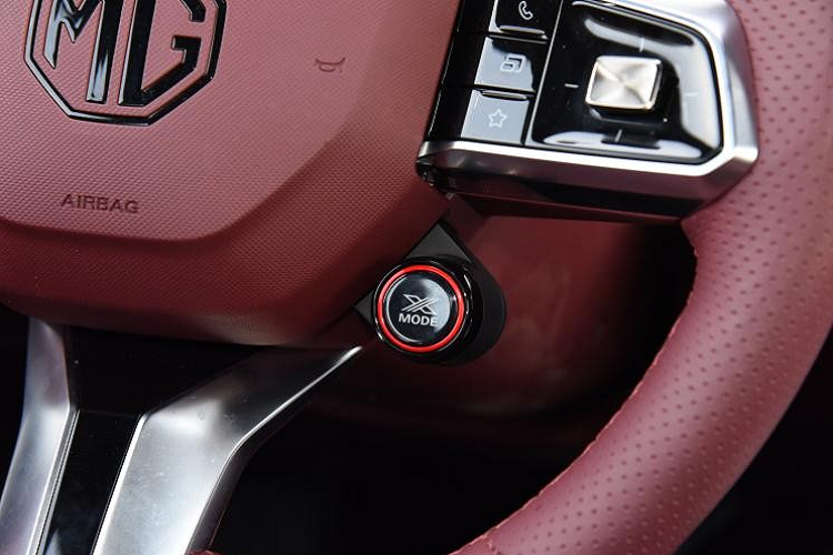 Ở sức mạnh, MG7 mới sẽ được trang bị động cơ 4 xi-lanh, dung tích 2.0 lít, tăng áp với công suất tối đa 261 mã lực và mô-men xoắn cực đại 405 Nm, hệ truyền động sẽ phù hợp với hộp số sàn 9 cấp, nhờ đó, xe chỉ mất thời gian 6,5 giây để tăng tốc từ 0-100 km/h.