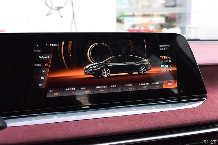 Các cấu hình khác, MG7 mới được trang bị hệ thống hỗ trợ lái thông minh cao cấp MG PILOT 2.0, bản cao cấp có vi sai hạn chế trượt điện tử E-LSD, hệ thống treo điều khiển điện tử điều chỉnh thông minh mCDC, chế độ siêu cầu thủ X-Mode và cấu hình cao cấp khác. Ngoài ra, xe mới có vòm kính Topload có thể mở được, mang đến trải nghiệm quan sát toàn cảnh 360°.