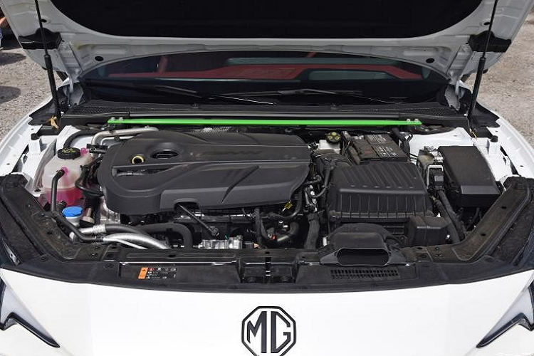 Chiếc xe MG7 2023 có 4 chế độ lái tiết kiệm nhiên liệu, tiêu chuẩn, thể thao và X-MODE.