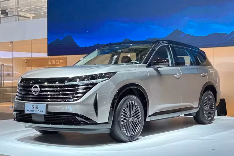 Tại triển lãm Ô tô Quảng Châu 2023 hiện đang diễn ra tại Trung Quốc, hãng Nissan đã chính thức vén màn mẫu SUV mới mang tên Pathfinder. Nissan Pathfinder 2024 mới chính là phiên bản thương mại của Pathfinder Concept từng ra mắt trong triển lãm Ô tô Thượng Hải 2023 diễn ra vào đầu năm nay.