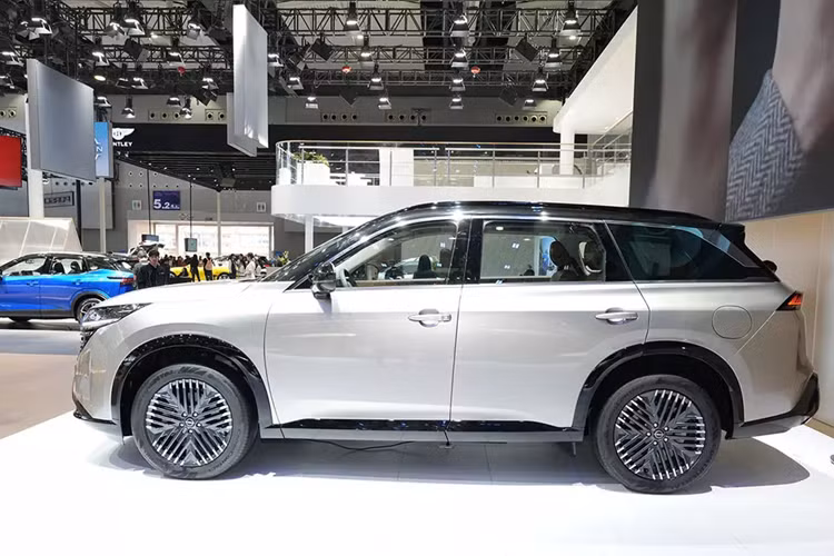 Là sản phẩm do liên doanh Dongfeng Nissan sản xuất, mẫu SUV Nissan Pathfinder 2024 này chỉ dành cho Trung Quốc đồng thời không có liên hệ với Nissan Pathfinder đang bán ở thị trường quốc tế.