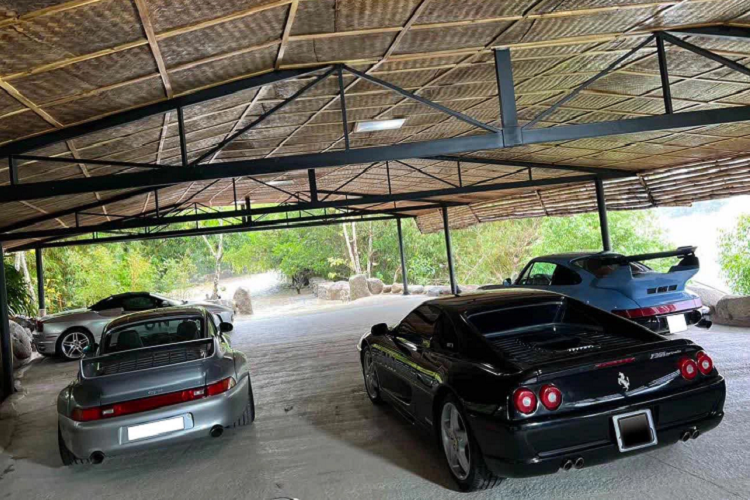 Như vậy, ít nhất đã có 3 "chú ếch" Porsche 930 Turbo của Qua Vũ lộ diện trên mạng xã hội và chiếc xe mới nhất rất ấn tượng vì sở hữu gói độ RUF ở ngoại thất, nội thất và quan trọng nhất chính là động cơ đã được thông nòng lên công suất lên đến tận 500 mã lực.