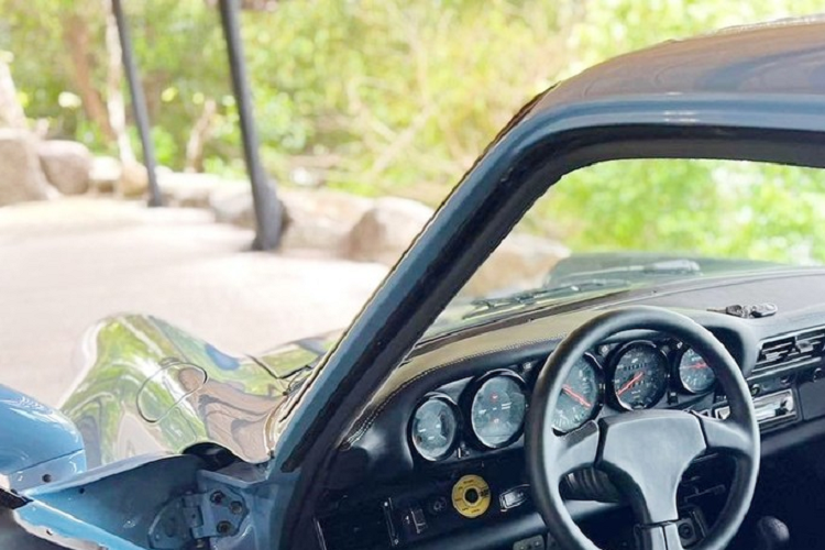 Nguyên bản, xe thể thao Porsche 930 Turbo được trang bị động cơ 6 xy-lanh, dung tích 3.3 lít, tăng áp, sản sinh ra công suất tối đa 282 mã lực tại vòng tua máy 5.500 vòng/phút.