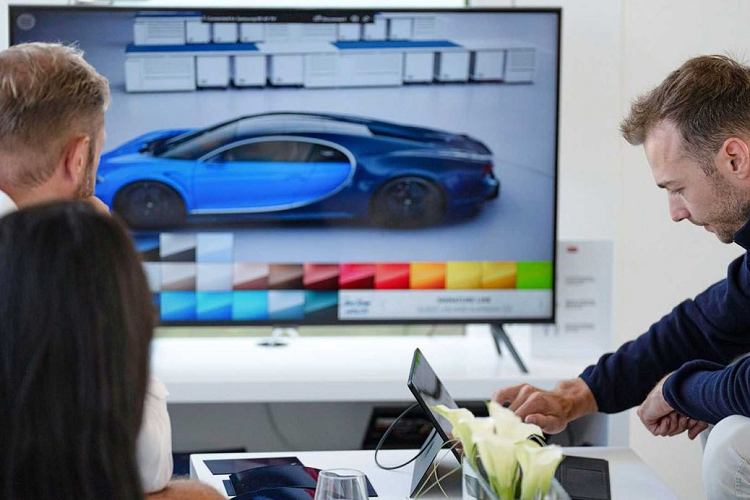 Mỗi bộ phận trên một chiếc xe Bugatti mới đều được sơn riêng lẻ và không được lắp đặt trước lên xe. Cách làm này giúp cho mọi bề mặt của xe có thể đạt được độ hoàn thiện tốt nhất có thể và đây là phương pháp mà ít có nhà sản xuất ôtô phổ thông nào thực hiện.