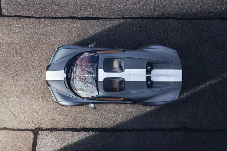 Christophe Piochon - Chủ tịch Bugatti cho biết: “Ettore Bugatti lớn lên trong một gia đình nghệ sĩ và những bức vẽ của ông ấy là ô tô. Ông ấy đã coi chúng là tác phẩm nghệ thuật trước khi ra mắt. Chúng tôi vẫn lưu giữ điều đó ở Bugatti cho đến ngày nay, để đảm bảo rằng mọi thiết kế và sản xuất đều được hoàn thiện với sự cống hiến hết mình cho tính thẩm mỹ”.