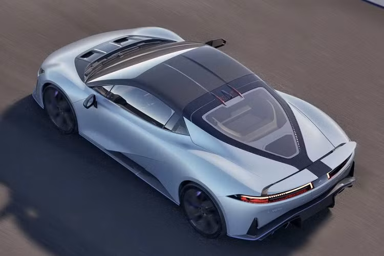 Xe có vô-lăng kiểu các mẫu xe concept và được phối 2 màu, có trang bị lẫy chuyển số điện tử kiểu cần gạt, bảng đồng hồ kích thước 8,8 inch, nhiều chi tiết carbon nhám, phía dưới màn hình giải trí là cửa gió điều hòa tháp đôi và hộc đựng cốc cũng như sạc không dây cho điện thoại.