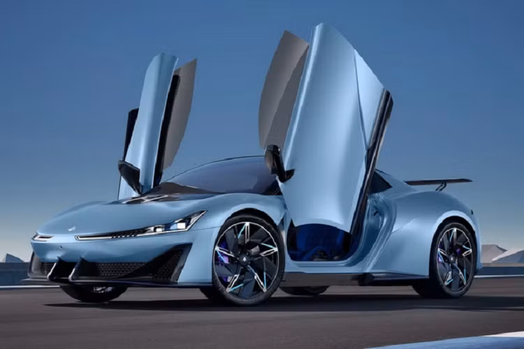 Nội thất của siêu xe điện Aion Hyper SSR sẽ được trang bị màn hình giải trí có kích thước lên đến 14,6 inch, sẽ khiến các hãng siêu xe nổi tiếng như Lamborghini, Ferrari phải mất mặt, màn hình này được tích hợp rất nhiều chức năng giúp cho bảng điều khiển trung tâm không còn rườm rà các nút bấm vật lý.