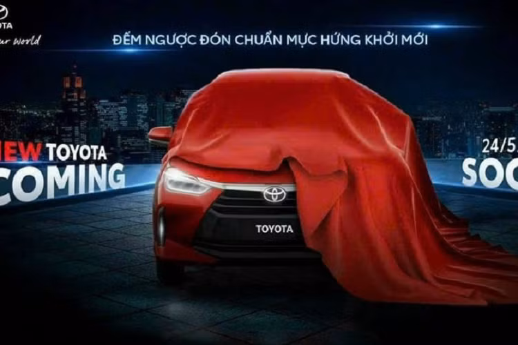 Thông qua hình ảnh được tiết lộ, nhiều người dễ dàng nhận ra, Toyota Wigo 2023 chính là phiên bản G của mẫu Toyota Agya tại thị trường Indonesia. Thiết kế của hai mẫu xe có nhiều nét tương đồng được thể hiện qua đường nối giữa hai đèn pha, gương chiếu hậu cùng màu với thân xe.