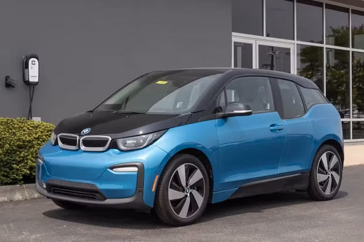 Yếu tố công nghệ cũng là một trong những nguyên do ảnh hưởng đến giá trị ôtô điện trên thị trường thứ cấp. Các công nghệ liên quan đến ô tô điện đang phát triển nhanh chóng khiến giá xe mới được kéo giảm. 