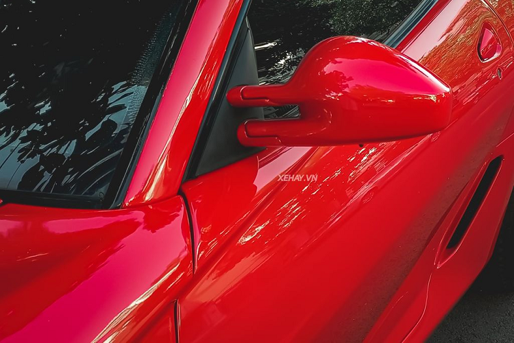 Sau một thời gian, Ferrari 599 GTB Fiorano được “ông trùm cà phê” bán lại cho một showroom, thời điểm đó xe có màu sơn ngoại thất trắng. Hiện tại, xe đã có chủ sở hữu mới và được trả lại màu “áo” đỏ nguyên bản.