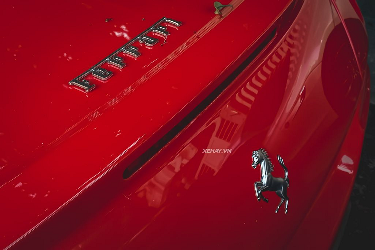 "Trái tim" của Ferrari 599 GTB tại Việt Nam là động cơ hút khí tự nhiên V12 dung tích 6.0L, sản sinh công suất 612 mã lực và mô-men xoắn cực đại 608Nm. Kết hợp với hộp số sàn 6 cấp, siêu xe Ý có thể chạy nước rút từ 0-100 km/h chỉ trong 3,7 giây, trước khi cán tốc độ tối đa 330 km/h.