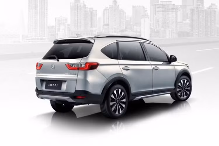 Nhân viên tư vấn bán hàng tại đại lý cho biết mẫu MPV này của Honda sẽ có giá bán khoảng 700 triệu đồng ở Việt Nam, ngang ngửa bản cao cấp nhất của các đối thủ như Mitsubishi Xpander (698 triệu đồng), Hyundai Stargazer (685 triệu đồng) và Toyota Veloz Cross (698 triệu đồng).