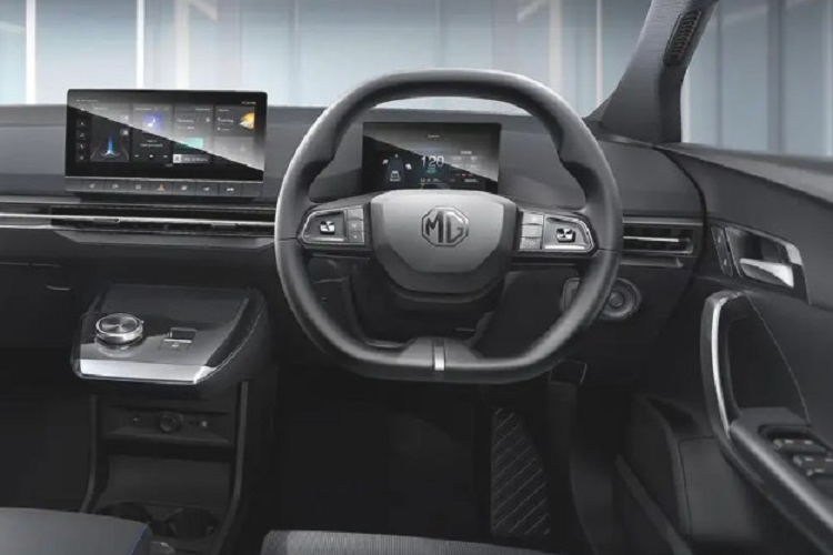 Đuôi xe của mẫu xe điện này gây ấn tượng với cánh gió thể thao kép đặt phía trên. Thiết kế đèn chiếu hậu nối liền với các đường viền LED lạ mắt.