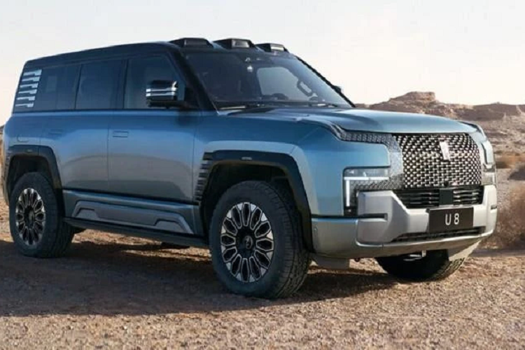 Với sức mạnh ấn tượng trên, Yangwang U8 có thể dễ dàng đạt được hiệu suất tăng tốc từ vị trí xuất phát lên 100 km/h chỉ trong thời gian 3 giây.