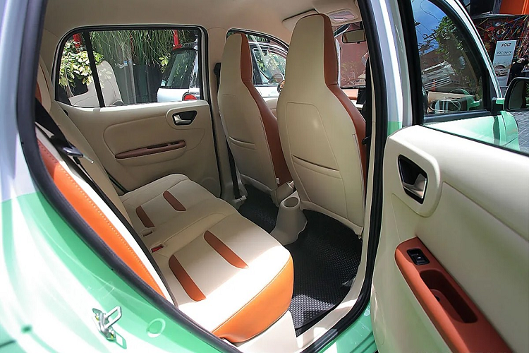 Với Volt City EV bản 2 cửa, xe chỉ sử dụng một động cơ điện, dẫn động cầu sau, công suất 40 mã lực, mô-men xoắn 90 Nm, đi kèm gói pin lithium-ion 11,8 kWh. Phạm vi hoạt động 165 km mỗi lần sạc đầy với chế độ Eco, và 115 km với chế độ Sport. Tốc độ tối đa 100 km/h, bộ sạc AC 3,1 kW với thời gian sạc đầy trong 4 giờ.