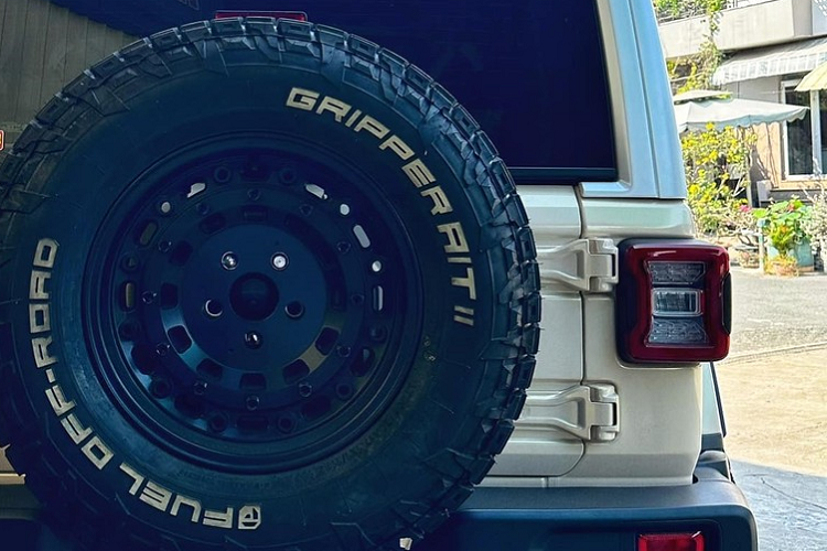 Việc thay đổi cách chơi xe với màu mới "bạc xỉu" có thể hiểu "vua cà phê Việt" đang hướng đến 1 mục đích cao hơn, chẳng hạn như làm truyền thông để món đồ uống khoái khẩu của hàng triệu người Việt và rất nhiều du khách đến nước ta bị "nghiện" trở thành 1 di sản Unesco.