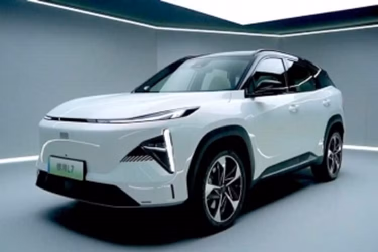 Đối với thương hiệu Lynk &amp; Co, doanh số bán hàng trong tháng 10 là 24.707 chiếc, tăng hơn 13% so với tháng trước và tăng hơn 50% so với cùng kỳ năm ngoái, 9 tháng liên tiếp. Lynk &amp; Co 08 của hãng cũng đã chính thức ra mắt vào ngày 8/9. Nó đã bán được 12.055 chiếc trong 54 ngày sau khi ra mắt.